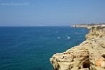 Het uitzicht vanuit de rotsformaties bij Carvoeiro.