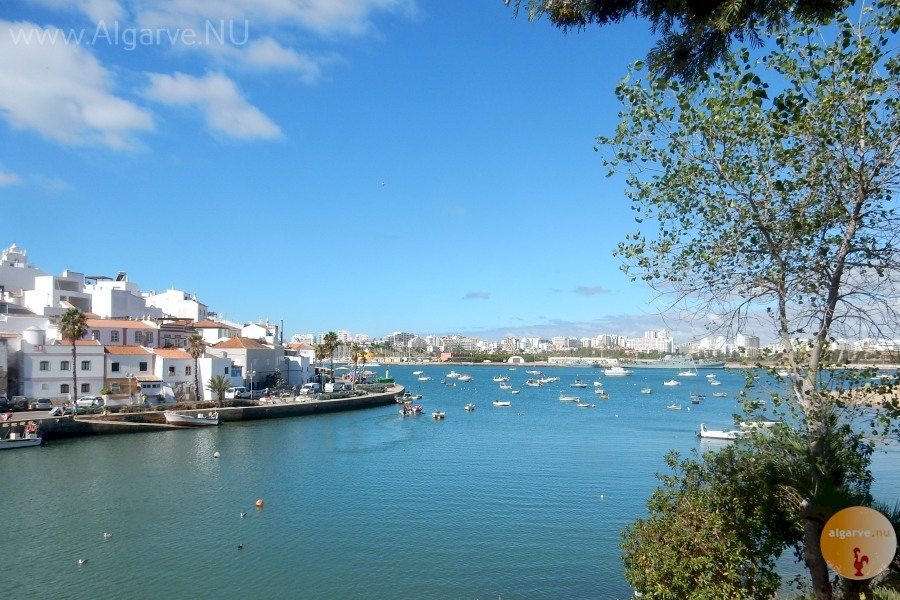 Ferragudo, gelegen aan de overkant van appartement Vila Arade