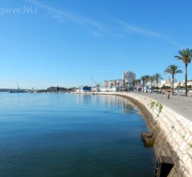 Flaneren langs de boulevard van Portimão in de Algarve