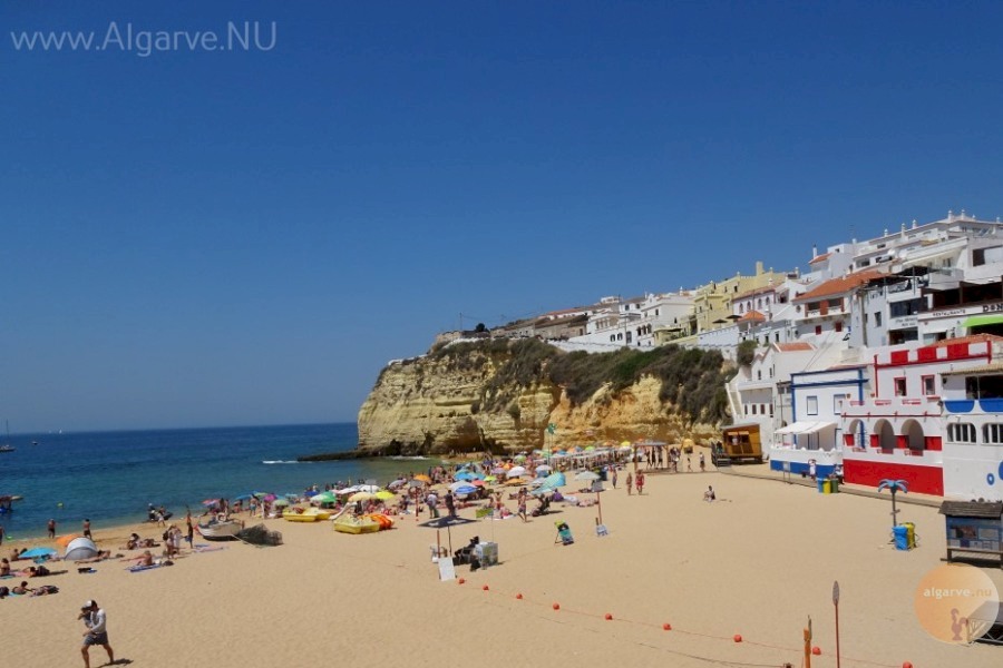 Het zandstrand van Carvoeiro