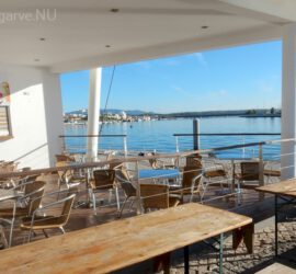Koffie aan de rivier bij Clube Naval in Portimão
