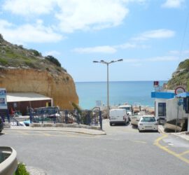 Praia de Benagil, de entree tot het strand van Benagil