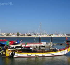 1 van de vele boten op de rivier de Arade