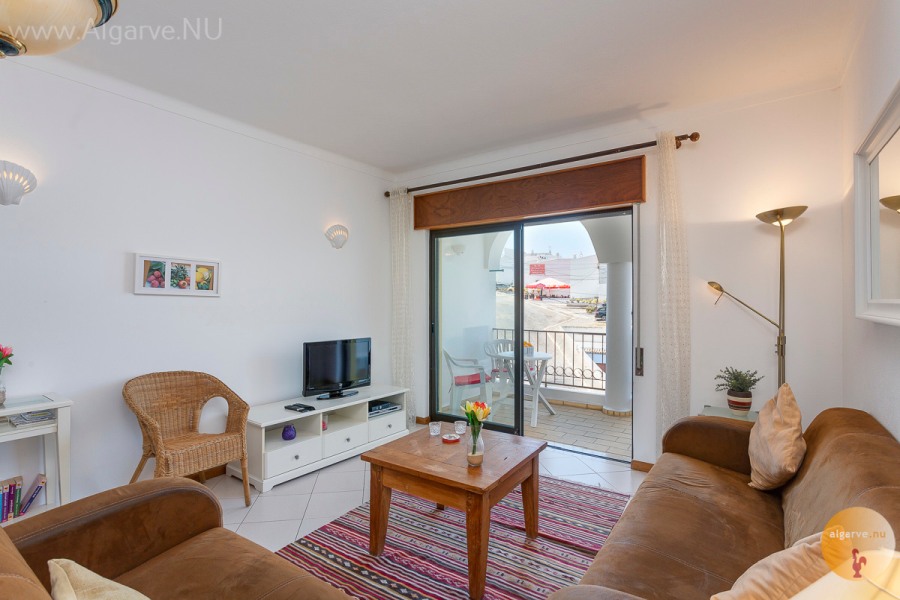 Balkon op het zuiden en via overliggende straat loopt u naar de kust.