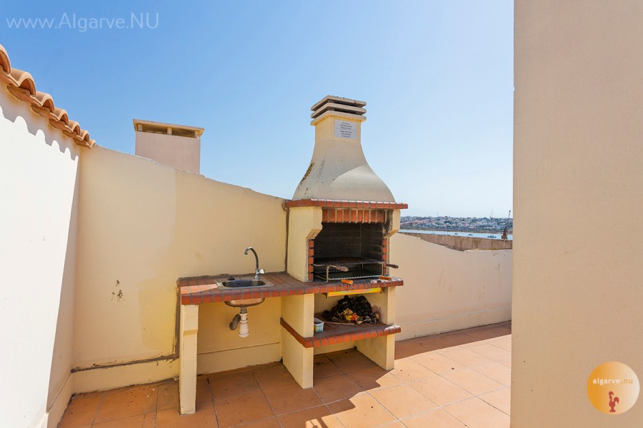 BBQ-en wanneer u een appartement heeft? Dan kan op het dakterras terwijl u geniet van de zon en het uitzicht. Ideaal voor overwinteraars.