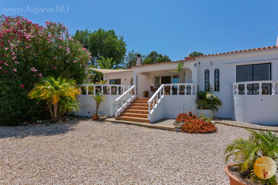 Beautiful unobstructed view, total privacy, and freedom, beautiful garden, 4,500m2 of land for you alone.