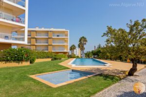 Lovely swimming pools, illuminated in the evenings, and well maintained.