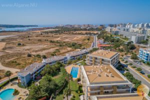 Border Portimao Praia do Rocha so that you can decide for yourself whether you want to experience the bustle and conviviality of one or the tranquility and view of the other.