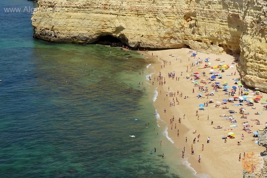 Praia de Centeanes, ein großer Sandstrand 10 Gehminuten entfernt. Herrlich!