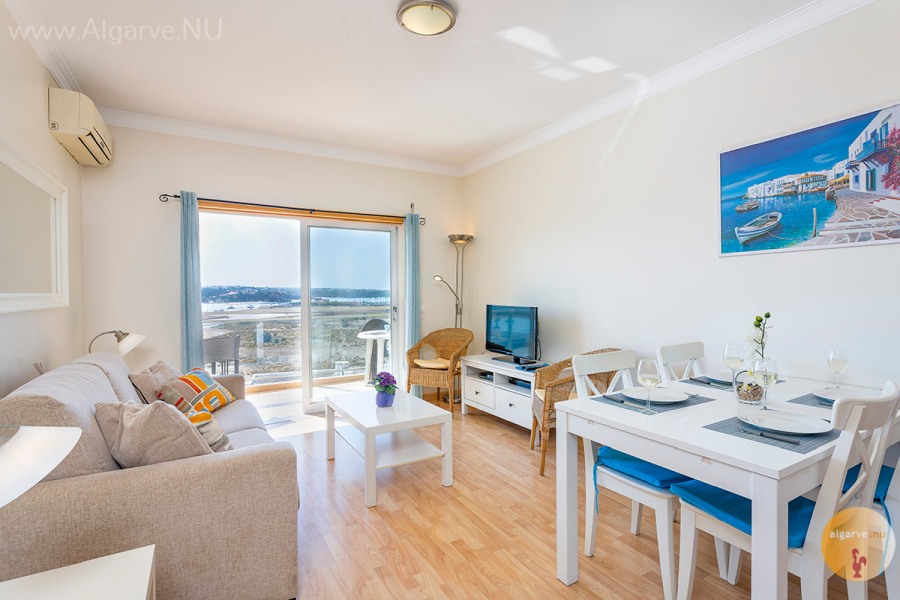 Spacious living room with air conditioning, TV, free wifi, and beautiful sea view on the border of Portimao-Praia da Rocha.