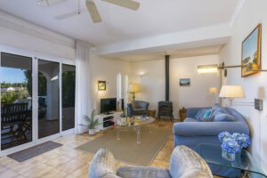Spacious living room with access to the partly covered terrace and the swimming pool. Air conditioning, heating panels, TV, Wifi, wood stove, games available. Ideal for long winter stays.