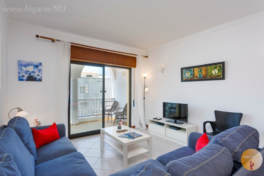 Living room with balcony and view of the Estrada do Farol, Carvoeiro.