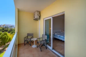 oli balcon depuis la chambre.