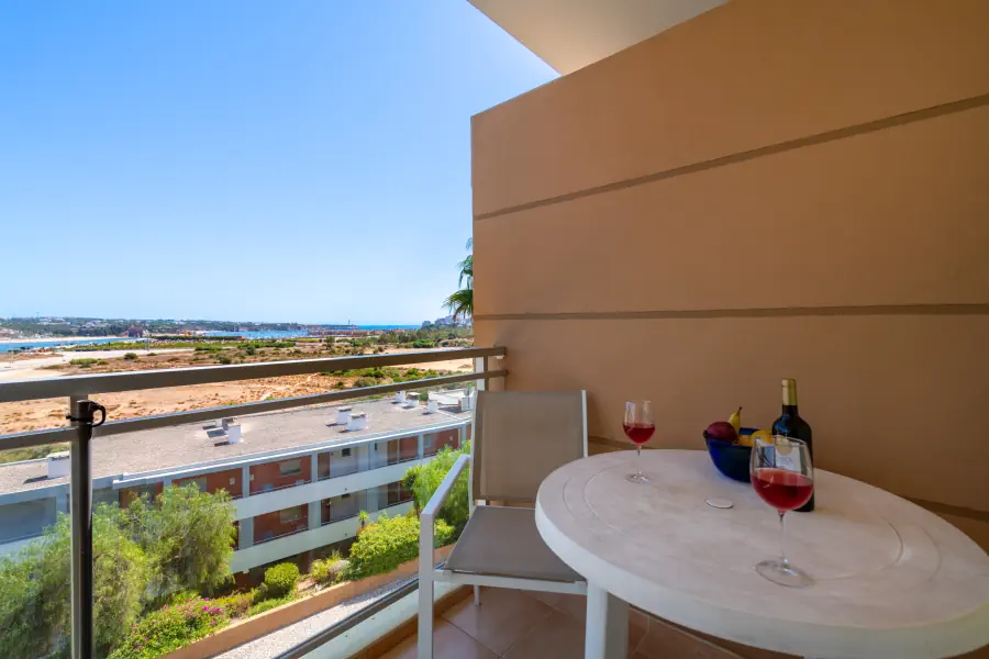 vila-arade-op-het-balkon