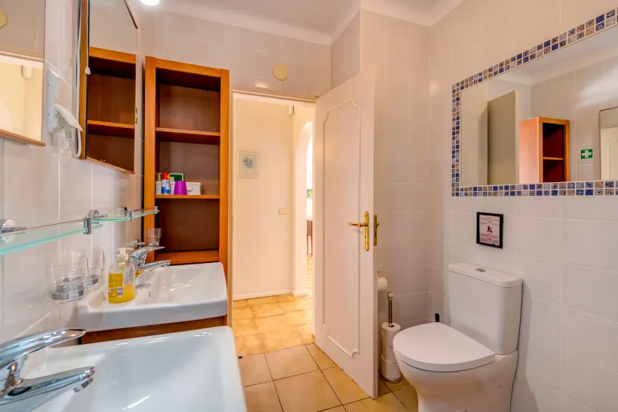 vila-maria-Waschbecken-und-Toilette