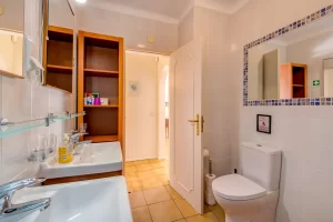vila-maria-washbasins-and-toilet
