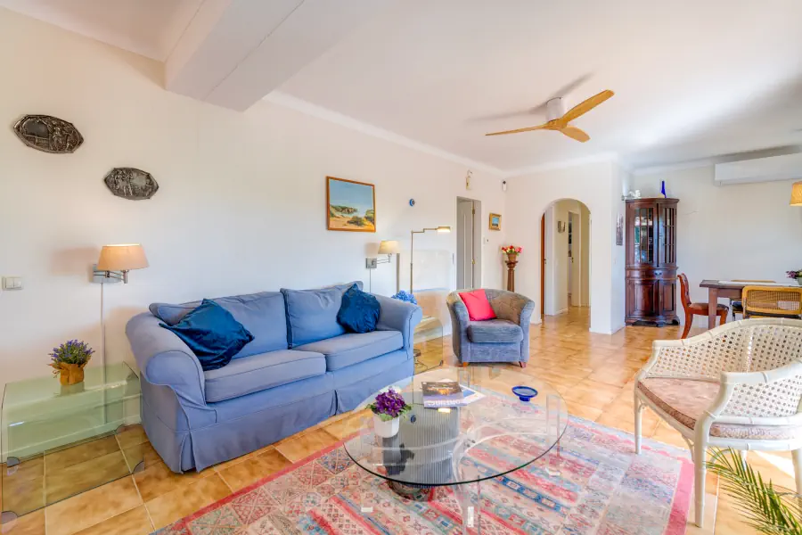vila-maria-bank-fauteuil-en-tafel