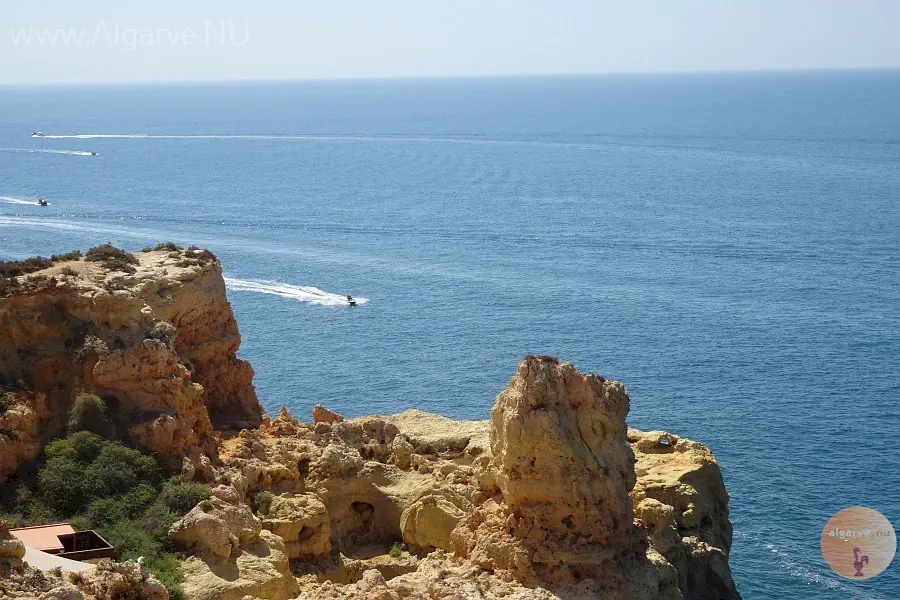 Beeindruckende felsige Küsten bei Carvoeiro.