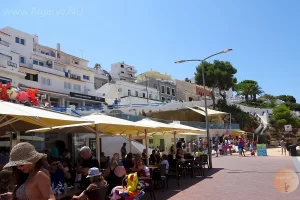 Carvoeiro restaurants et terrasses dans le centre.