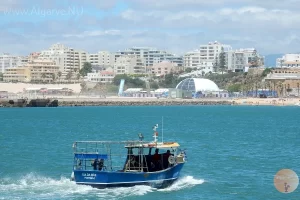 A fishing boat at the Arade river.