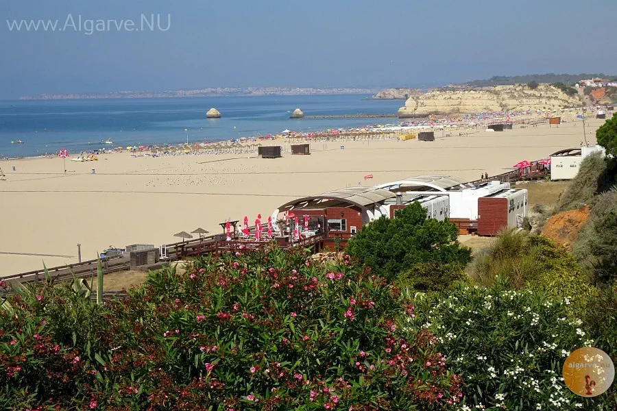 Het zandstrand van Portimão.