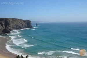 Praia da Arrifana, das beste strand zum windsurfen.