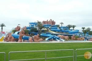 Slide and Splash, waterpark in Estombar.