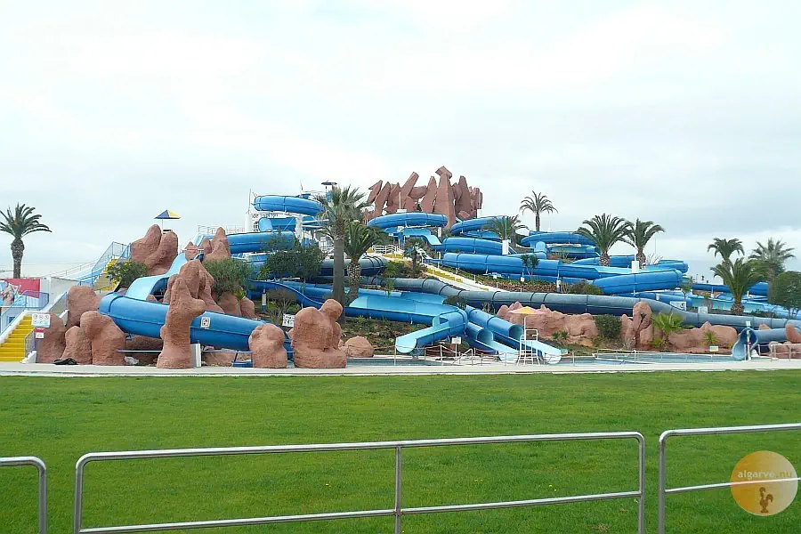 Slide and Splash, waterpark in Estombar.